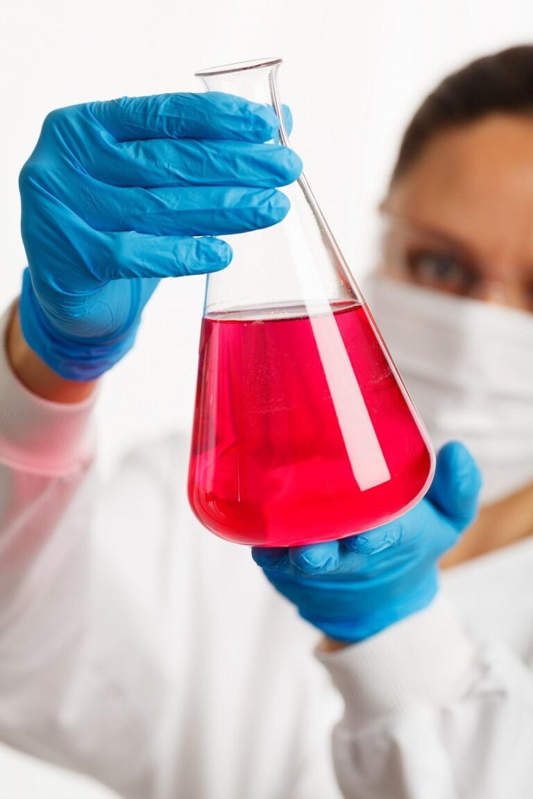 बी फार्मेसी (B.Pharm) में करियर कैसे बनाये मेडिकल के क्षेत्र में।